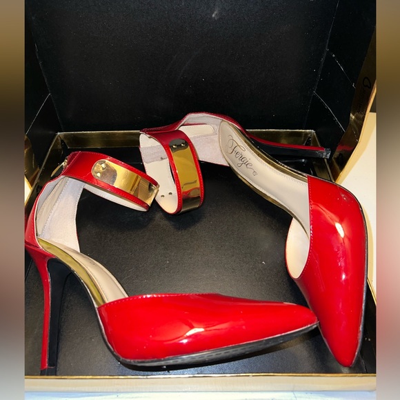 Red heels - Picture 1 of 3